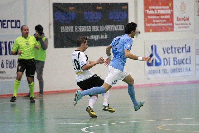 纳格尔斯曼与女友参加马拉松节目，呼吁为慈善活动捐款